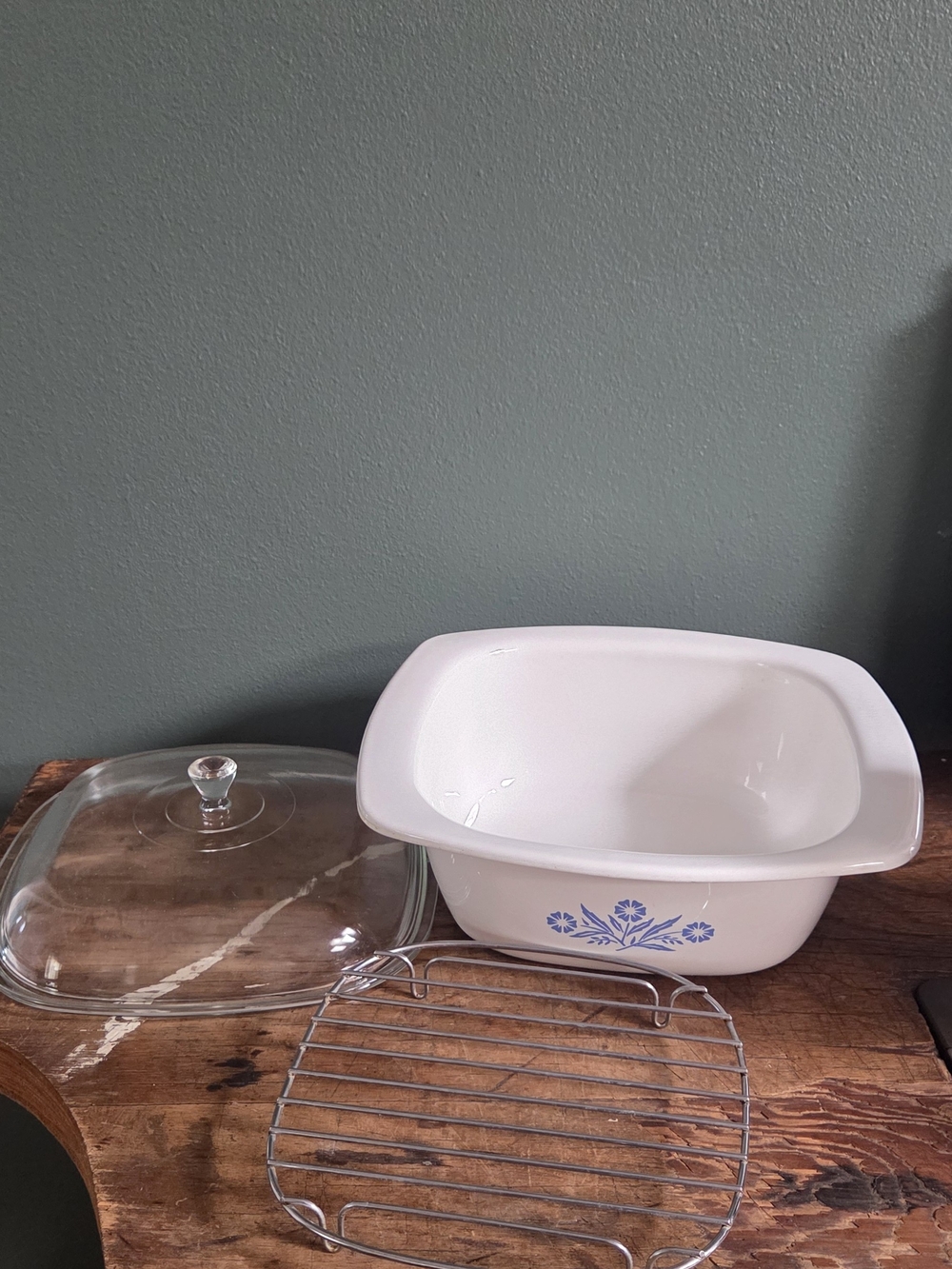 CorningWare White Casserole Dish with Blue Floral Pattern and Glass Lid - Picture 5 of 6